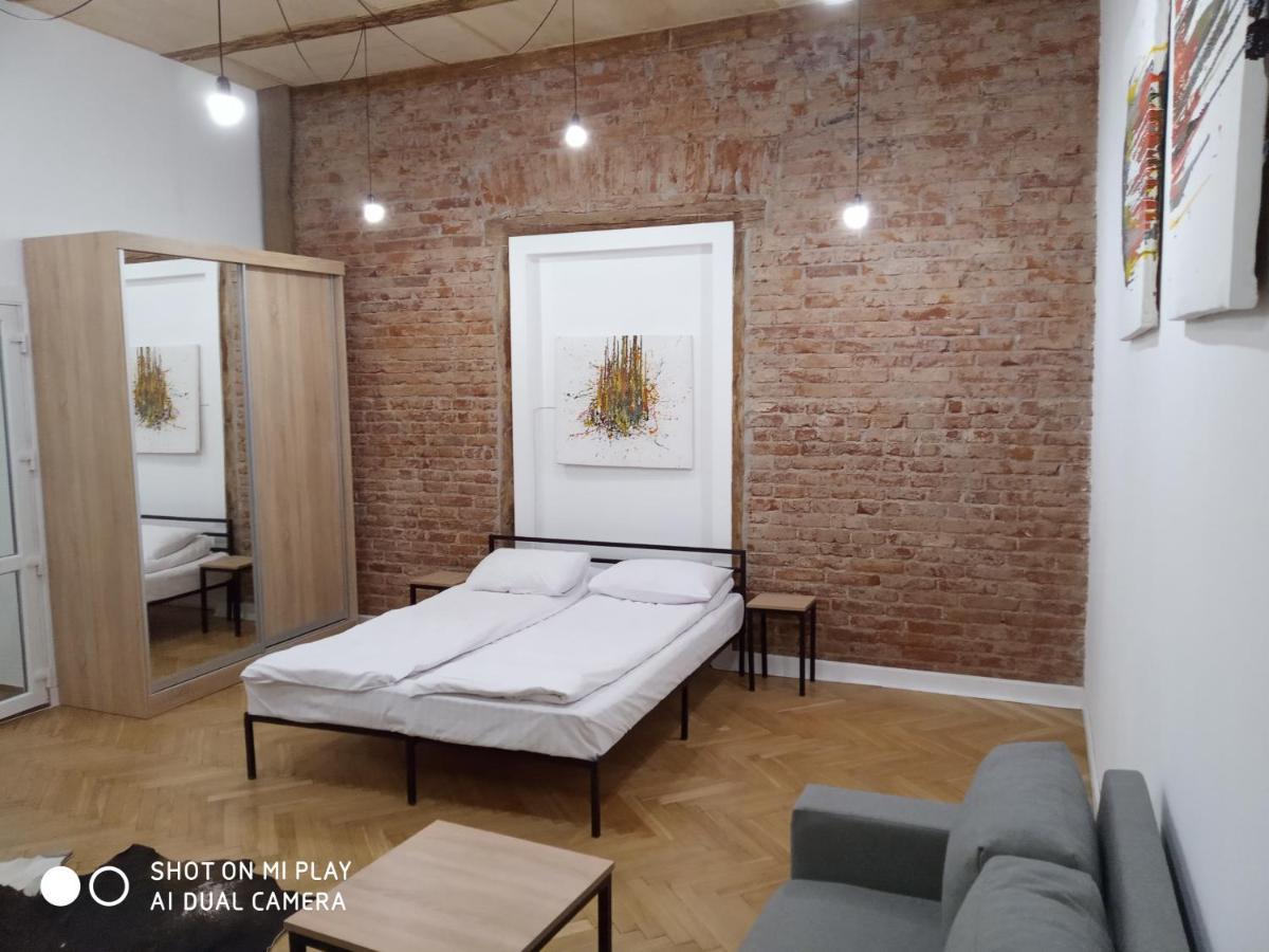 Gogol 14 Apartments: Historic Center Retreat * Uzhhorod